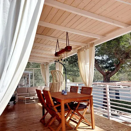 Mina Summerhouse Jezera